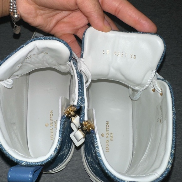 LOUIS VUITTON BLUE HI TOP SNEAKERS - Picture 5 of 12